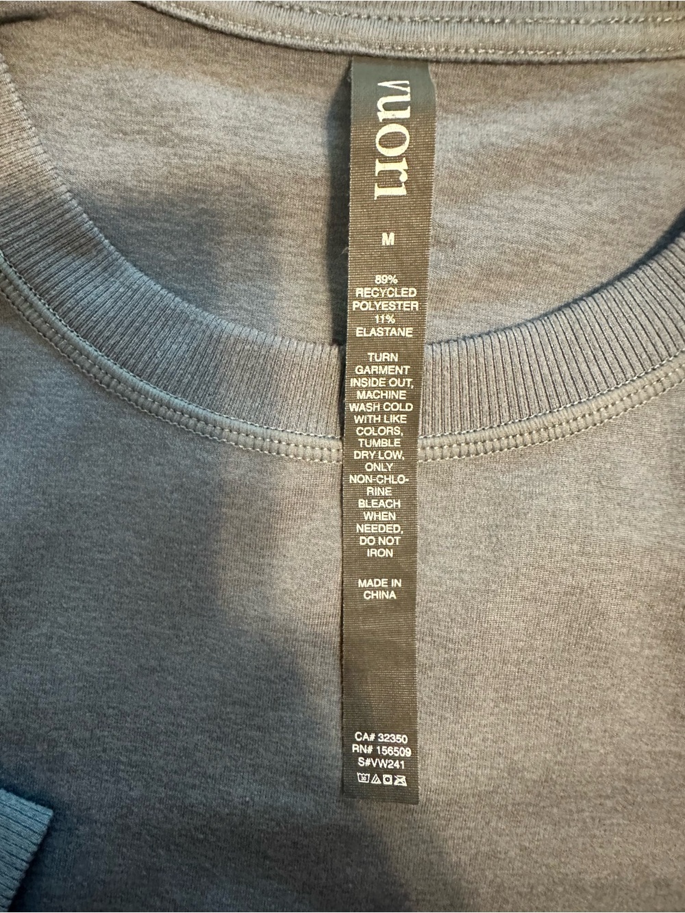 Vuori Dusty Blue Long-Sleeve Daydream Crew Size Medium EUC - Picture 5 of 7
